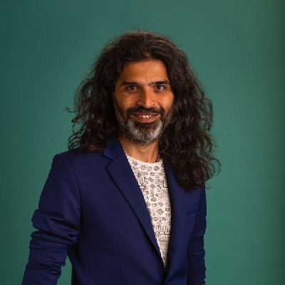 Vishal Thacker is a strategist and speaker, who helps people & organisations shape their narratives to drive more effective actions & communication. Trained in marketing & communications, he started his career as a brand strategist and in over a decade has worked with brands such as Coca Cola, Kelloggs, Unilever, Danone, Diageo, Wipro and others. During his MBA at Esade Business School, Vishal saw first hand the impact of helping students reframe their career narratives to drive the career change they sought to make. In 2018, he pivoted to speaking in business schools and has since spoken at IMD, London Business School, Warwick, SDA Bocconi, IESE, HEC & his alma mater, Esade. He has trained over 3000 career changers, with his signature workshops & learning journey  The Story Of Your Career. Paraticipants have remarked, Its great to be taken on the process as opposed to just being told what to do, and Extremely helpful! I intend on coming back to this process in a few years after I graduate